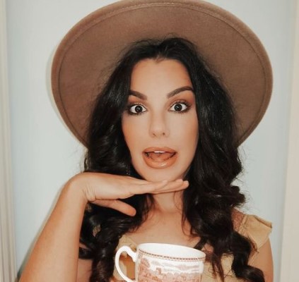 Victoria Vesce Bio, Net Worth, Mom, Husband, Boyfriend, Height, Brain Tumor, Age